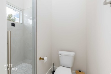 This is a true legacy property! A rare property uniquely - photo 34