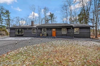 Lake Sinca Home For Sale in Blakeslee Pennsylvania