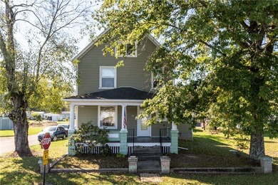 Discover the timeless charm of this beautiful country home - photo 2
