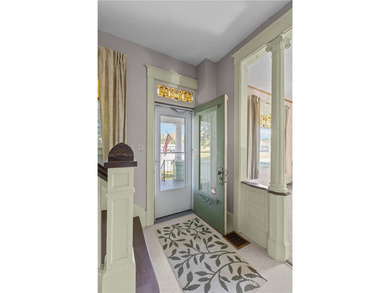 Discover the timeless charm of this beautiful country home - photo 4