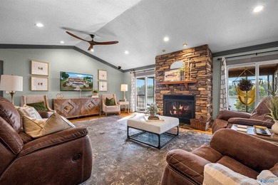 Exceptional waterfront retreat in the Big Nose area of Weiss - photo 9