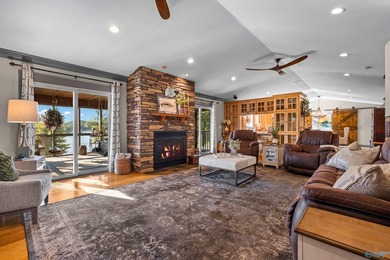 Exceptional waterfront retreat in the Big Nose area of Weiss - photo 10