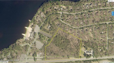 Lake Commercial For Sale in Pocono Summit, Pennsylvania