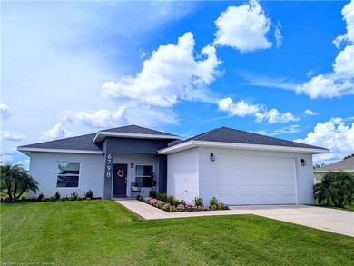 (private lake, pond, coastal) Home For Sale in Sebring Florida