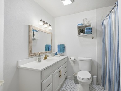 Stunning, move-in-ready 3-bedroom, 2-bath home in Lake Worth - photo 15