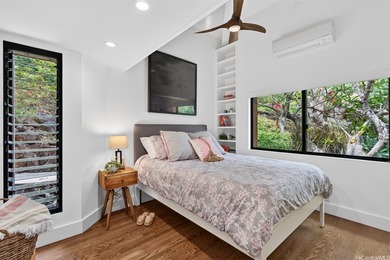 Beyond a private gated entrance, this exceptional contemporary - photo 17