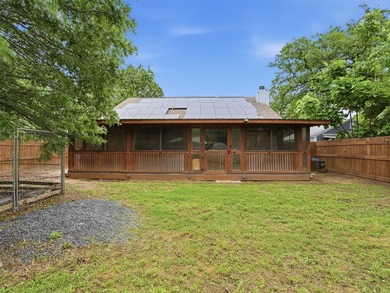 Stunning, move-in-ready 3-bedroom, 2-bath home in Lake Worth - photo 18