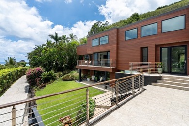 Beyond a private gated entrance, this exceptional contemporary - photo 20