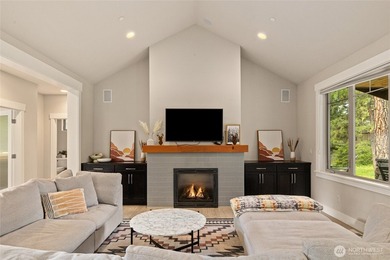 In the heart of Suncadia Resort, this beautifully designed 3-bed - photo 4
