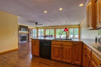 Experience the best of all-sports lake living with this - photo 4