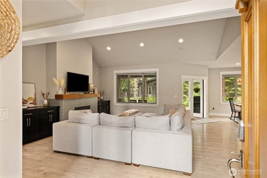 In the heart of Suncadia Resort, this beautifully designed 3-bed - photo 5