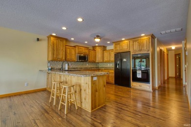 Experience the best of all-sports lake living with this - photo 6