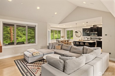 In the heart of Suncadia Resort, this beautifully designed 3-bed - photo 7