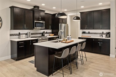 In the heart of Suncadia Resort, this beautifully designed 3-bed - photo 9