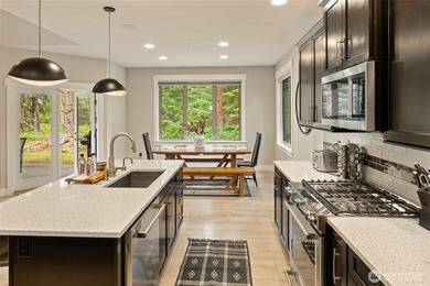 In the heart of Suncadia Resort, this beautifully designed 3-bed - photo 10