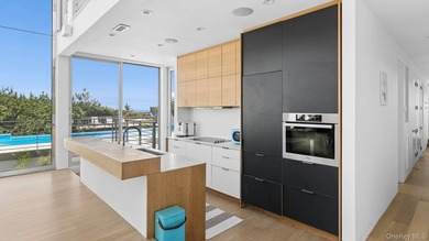 We are proud to introduce Crest House, one of Cherry Grove's - photo 7