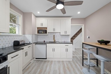 Welcome to this beautifully renovated, move-in-ready 2-family - photo 6