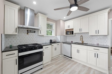Welcome to this beautifully renovated, move-in-ready 2-family - photo 7