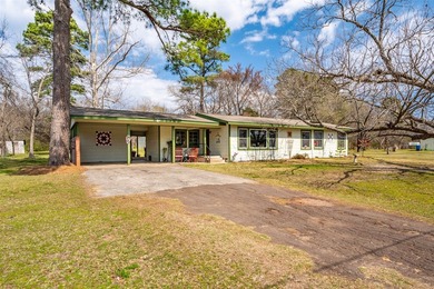 Sitting on 1.65 acres, inside the city limits, this incredibly - photo 1