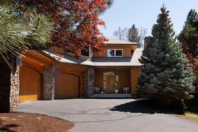 This unique home sets itself apart from many Awbrey Butte homes - photo 4