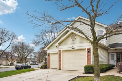 Lake Townhome/Townhouse For Sale in Glendale Heights, Illinois