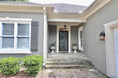 Beautifully maintained patio home located in the gated golf - photo 2