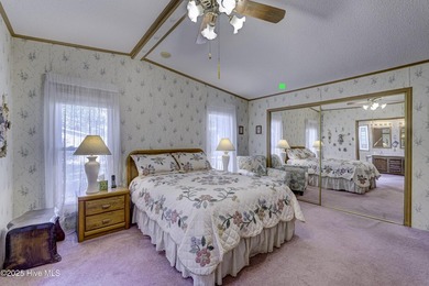 Back on the market, at no fault of seller. Set on a quiet - photo 15