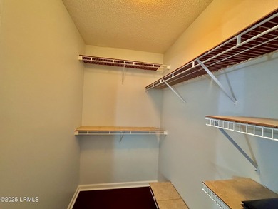 Beautiful Penthouse Villa, fully furnished and Just Painted! - photo 17