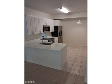 Spacious terrific 3 bedroom 2 bath split floor plan unit - photo 8