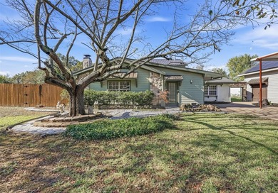 Discover this beautiful 5 bedroom, 4 bath 2 story home located - photo 4