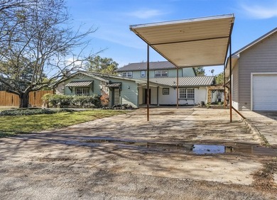 Discover this beautiful 5 bedroom, 4 bath 2 story home located - photo 5