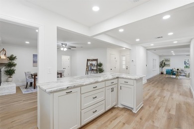 Discover this beautiful 5 bedroom, 4 bath 2 story home located - photo 9