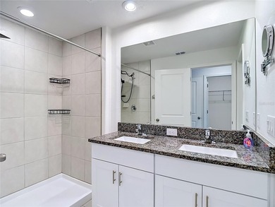 ** OUTSTANDING TOWNHOME, MINUTES FROM DOWNTOWN WITH 2+CAR GARAGE - photo 11