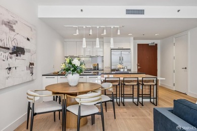 BLU 2 bedroom unit with a HUGE approx. 400 square foot private - photo 14