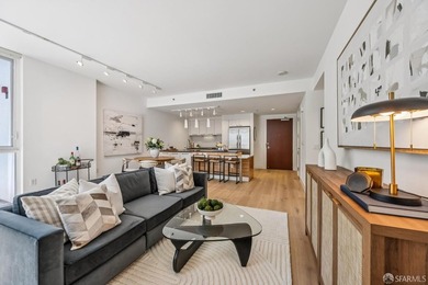 BLU 2 bedroom unit with a HUGE approx. 400 square foot private - photo 17