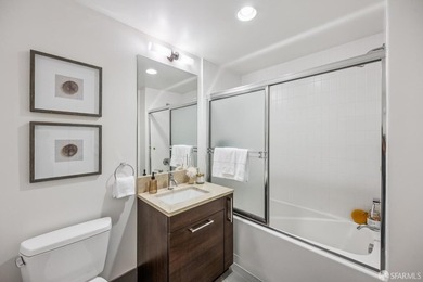 BLU 2 bedroom unit with a HUGE approx. 400 square foot private - photo 23