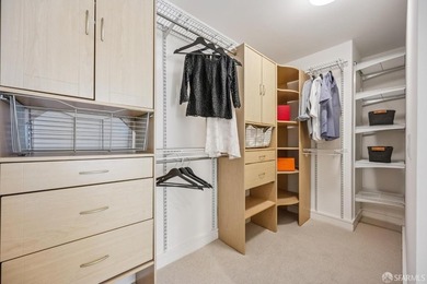 BLU 2 bedroom unit with a HUGE approx. 400 square foot private - photo 31