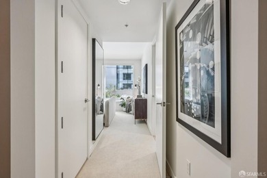 BLU 2 bedroom unit with a HUGE approx. 400 square foot private - photo 32