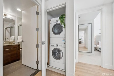 BLU 2 bedroom unit with a HUGE approx. 400 square foot private - photo 33