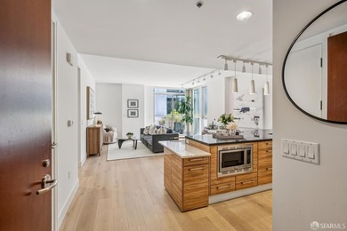 BLU 2 bedroom unit with a HUGE approx. 400 square foot private - photo 34