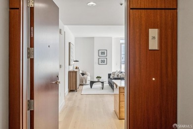 BLU 2 bedroom unit with a HUGE approx. 400 square foot private - photo 35