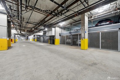 BLU 2 bedroom unit with a HUGE approx. 400 square foot private - photo 37