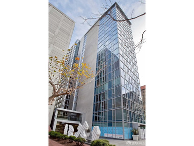 BLU 2 bedroom unit with a HUGE approx. 400 square foot private - photo 46