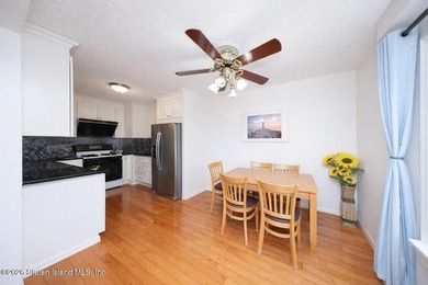 Excellent condition 2 Bedroom 3 Bathroom townhouse. Level 1: - photo 11