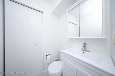 Excellent condition 2 Bedroom 3 Bathroom townhouse. Level 1: - photo 12