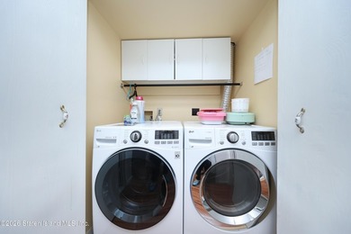 Excellent condition 2 Bedroom 3 Bathroom townhouse. Level 1: - photo 15