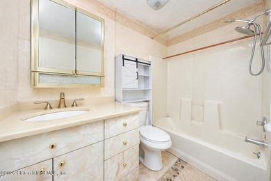Excellent condition 2 Bedroom 3 Bathroom townhouse. Level 1: - photo 16