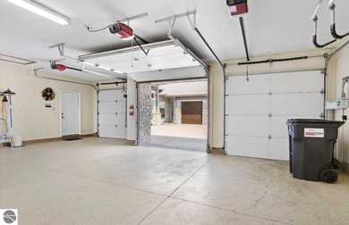Golfer's dream home! Located in the exclusive gated golf - photo 32