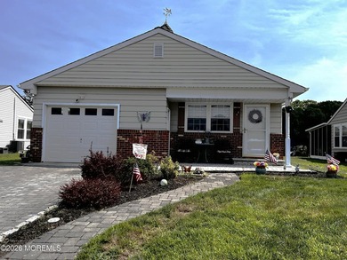 You won't want to miss out on this beautiful well maintained - photo 1