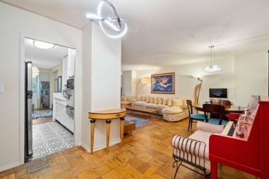 Discover a true commuter's dream in this meticulously maintained